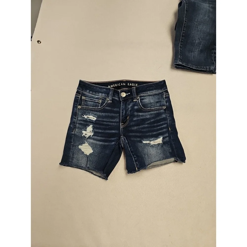 American Eagle Size 2 Cutoff Distressed Middue Shortie Blue Denim Shorts‎
